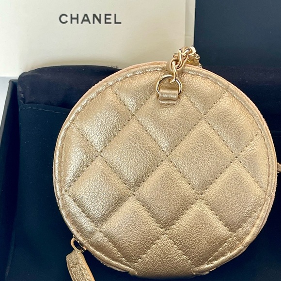 NEW CHANEL MATELASSE COCO MARK YEAR CHAMPAGNE GOLD LAMBSKIN COIN/AIRPODS CASE - Picture 8 of 12
